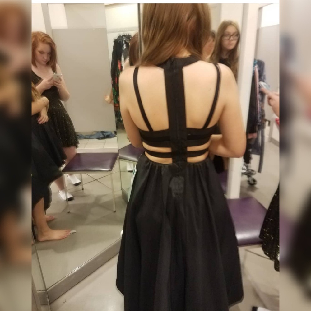 Cute black dress - Picture 3 of 4
